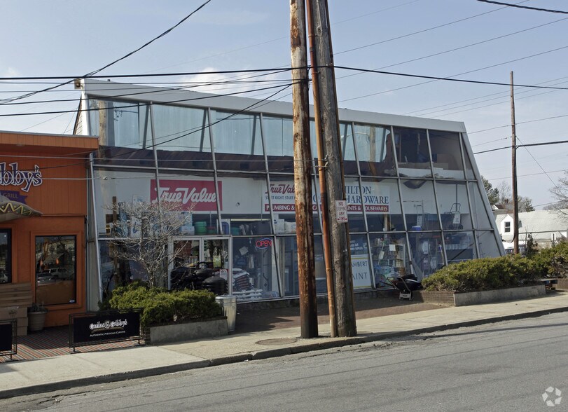 More Photos Of 147 Washington Ave, Lawrence Freestanding For Sale