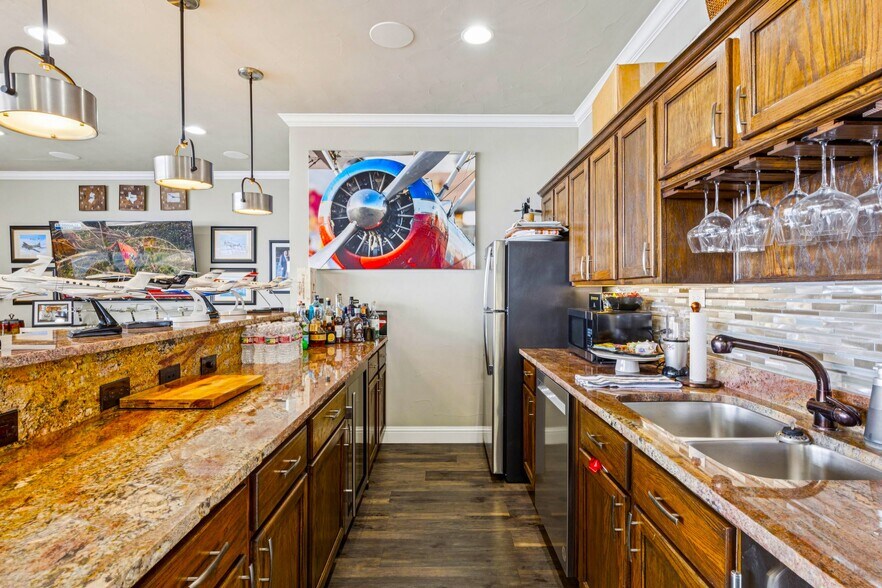 More Photos Of 15809 Addison Rd, Addison Airplane Hangar For Sale