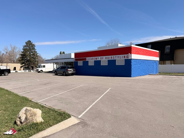 More Photos Of 6007 SW 9th St, Des Moines General Retail For Sale