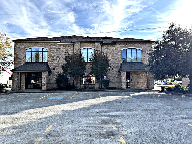 Primary Photo Of 2140 W Grande Blvd, Tyler Medical For Lease