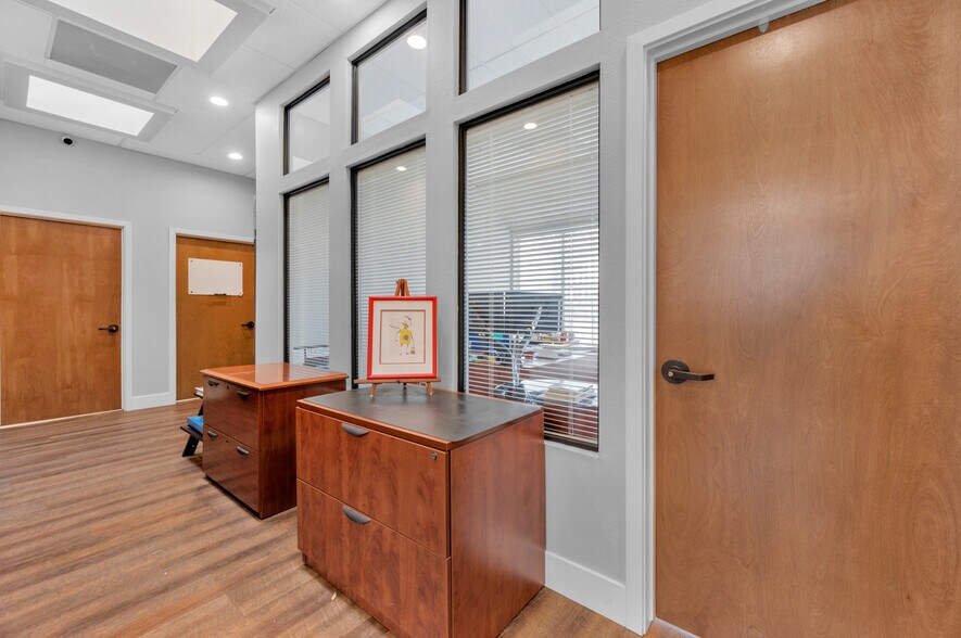 More Photos Of 4685 N Cedar Ave, Fresno Office For Sale