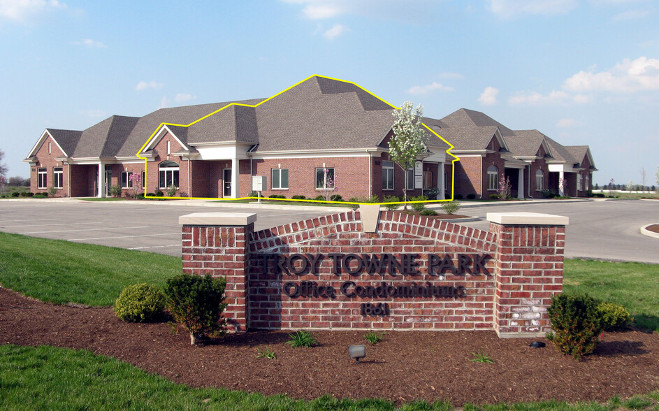 Primary Photo Of 1861 Towne Park Dr, Troy Medical For Sale