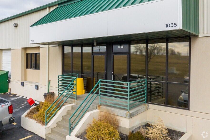 More Photos Of 1053-1071 W Innovation Dr, Kearney Warehouse For Lease