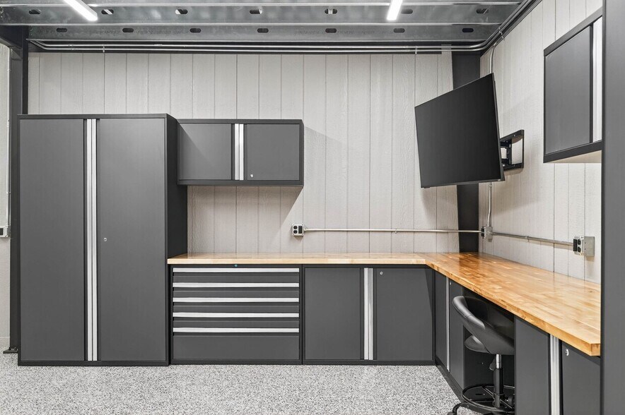 More Photos Of 663 Valerie Ave, Hudson Specialty For Sale