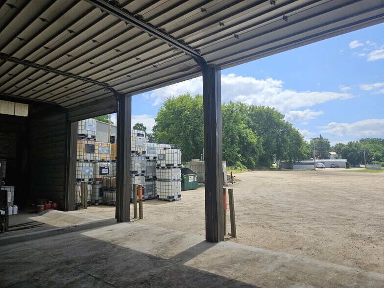 More Photos Of 529 Furnace St, Mayville Warehouse For Sale