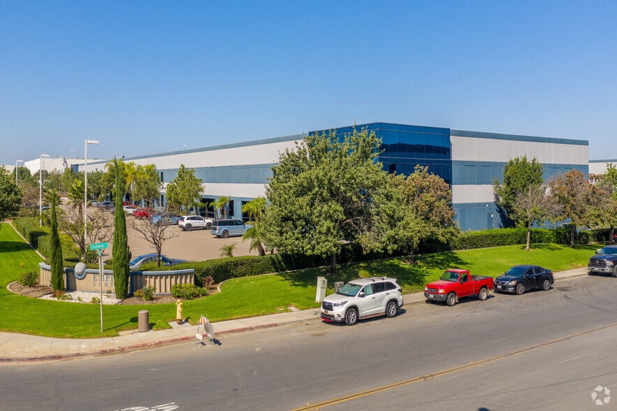 More Photos Of 7920 Airway Rd, San Diego Unknown For Lease