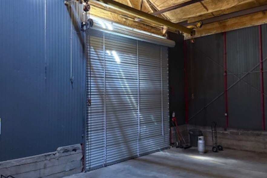 More Photos Of 3024 Commerce St, Port Arthur Warehouse For Sale