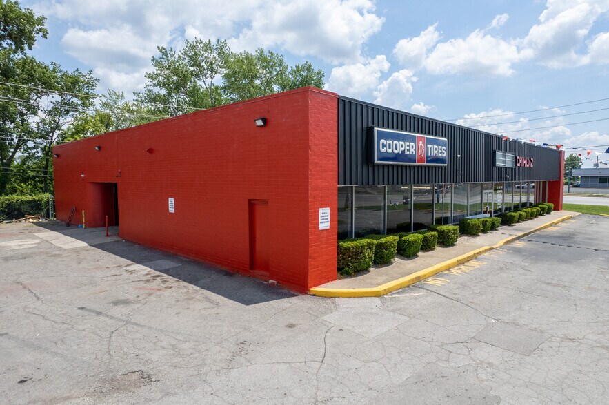 More Photos Of 4250 W 38th St, Indianapolis Auto Repair For Lease