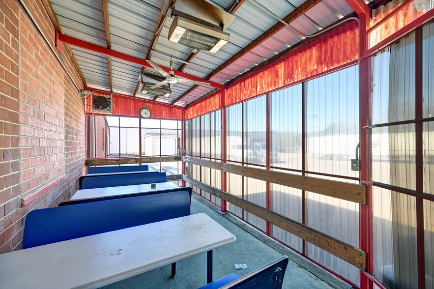 More Photos Of 315 Cassell St, Winston-Salem Distribution For Lease