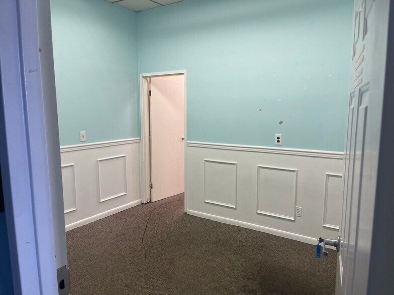 More Photos Of 15 N 5th St, Saddle Brook Office For Lease