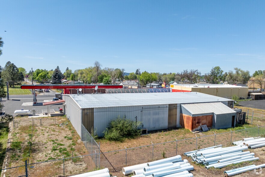 More Photos Of 11810 N Market St, Mead Freestanding For Sale