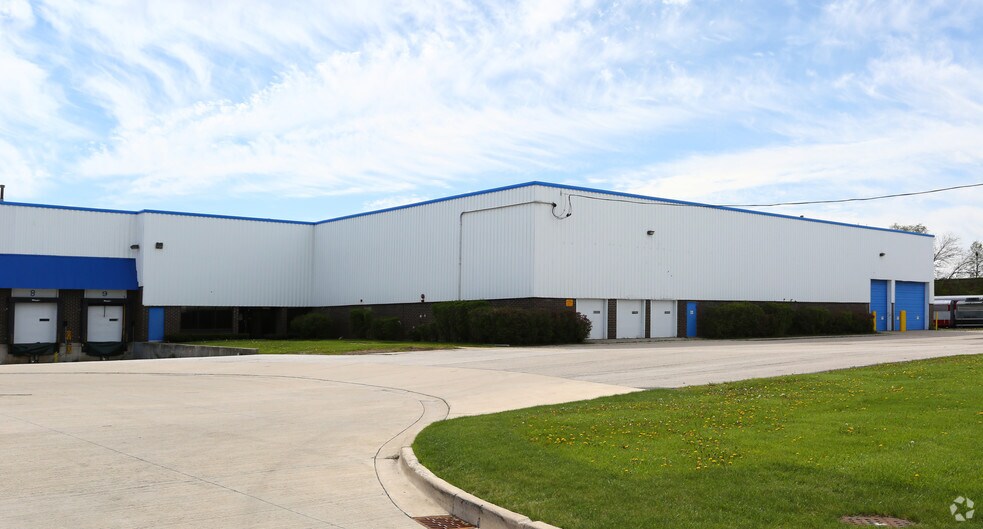 More Photos Of 700 Golf Ln, Bensenville Warehouse For Lease