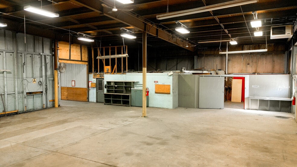 More Photos Of 135 York Street E St, Yorkton Warehouse For Sale