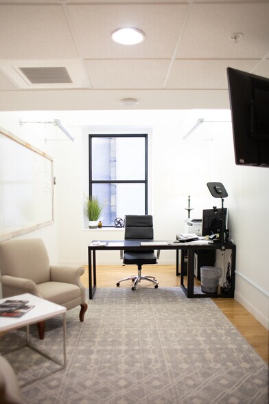 More Photos Of 221 W 10th St, Wilmington Coworking Space