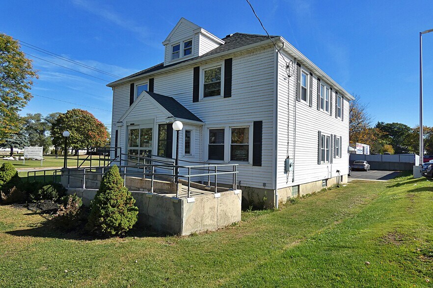 Primary Photo Of 6122 Park ave, Hamburg Office For Sale