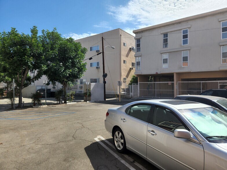 More Photos Of 258 S Beverly Dr, Beverly Hills Restaurant For Lease