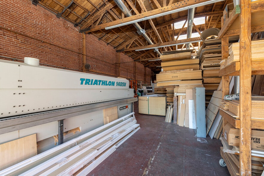 More Photos Of 4621 W Washington Blvd, Los Angeles Warehouse For Lease