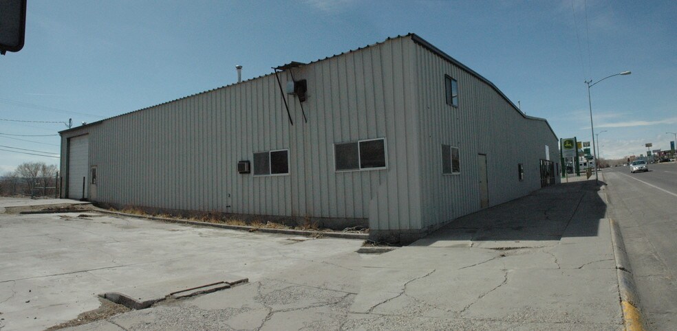 More Photos Of 801 W Main St, Riverton Warehouse For Sale