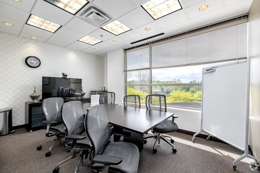 More Photos Of 320 W Lanier Ave, Fayetteville Coworking Space