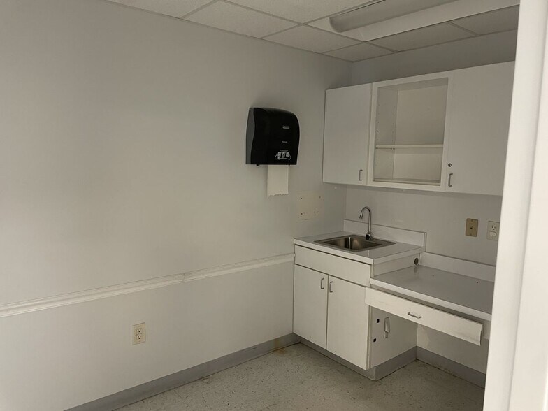 More Photos Of 812 Buffalo St, Johnson City Office For Lease