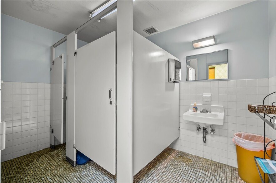 More Photos Of 111 W Commerce St, Lewisburg Bank For Sale