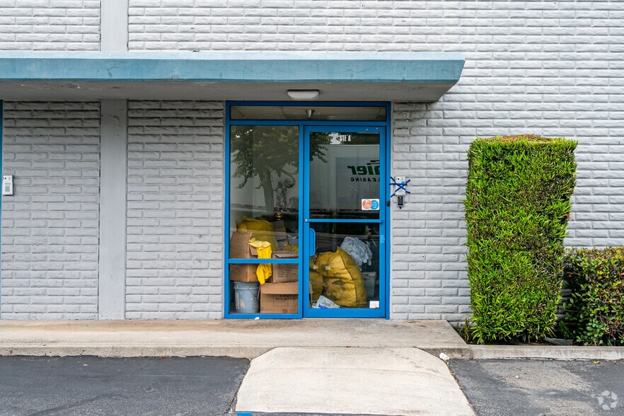 More Photos Of 5061 Brooks St, Montclair Warehouse For Lease