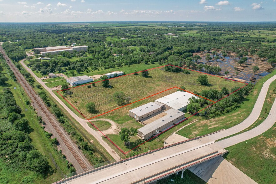 More Photos Of 7002 Bissell Rd, Manvel Manufacturing For Sale