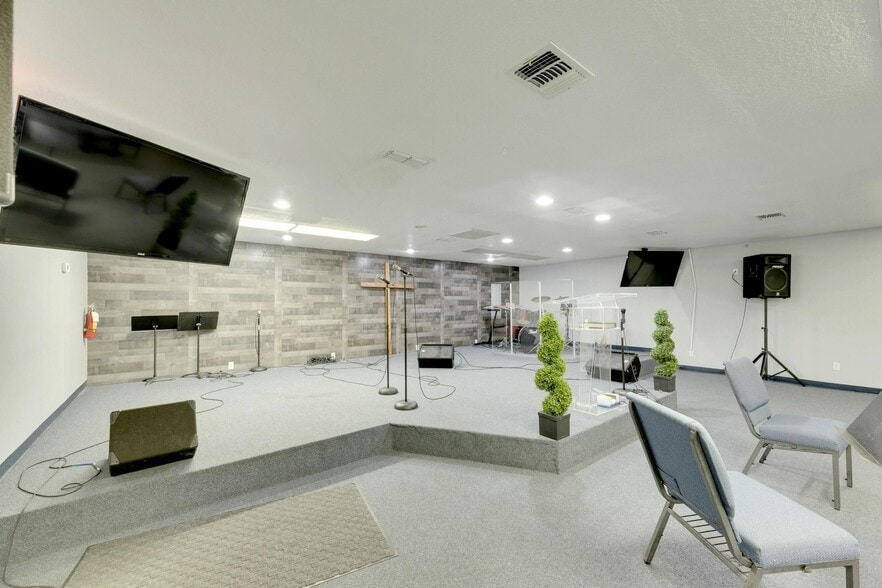 More Photos Of 3001 S Kings Ave, Brandon Religious Facility For Sale