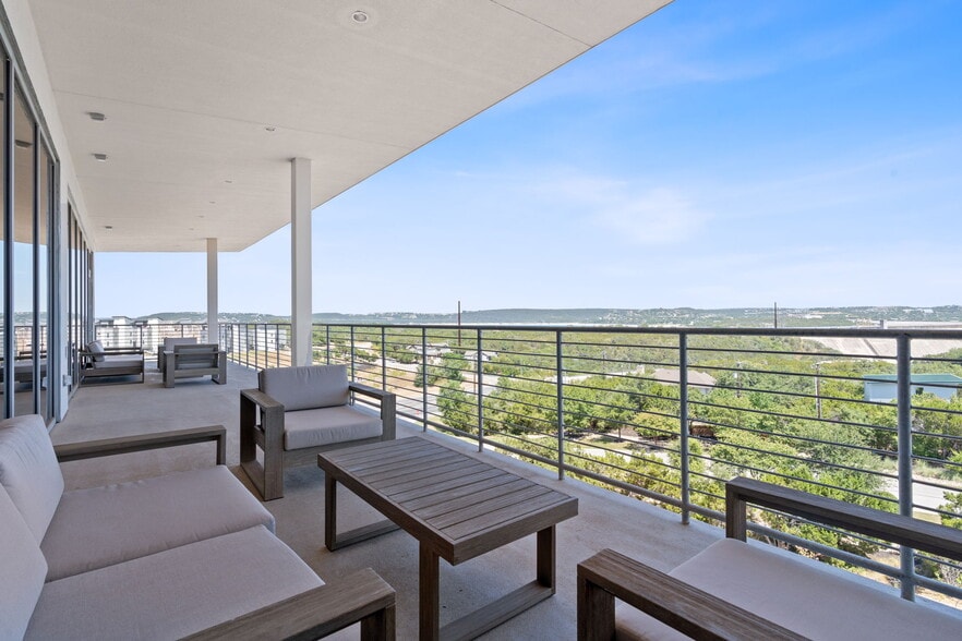 More Photos Of 4229 FM 620, Austin Showroom For Sale