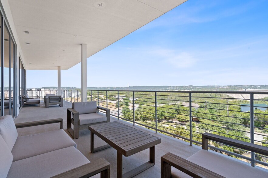 More Photos Of 4229 N FM 620 Hwy, Austin Showroom For Sale