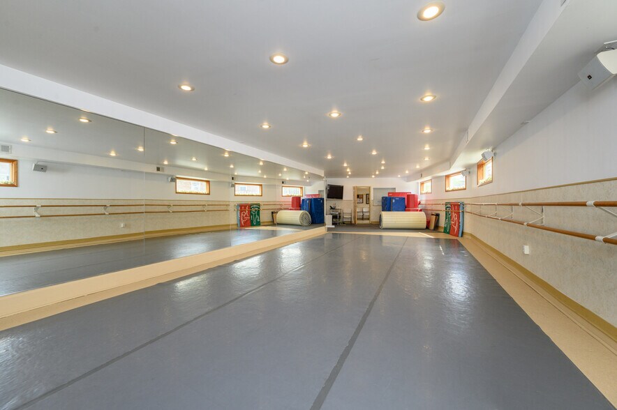 More Photos Of 355 Buckelew Ave, Monroe Township Freestanding For Sale
