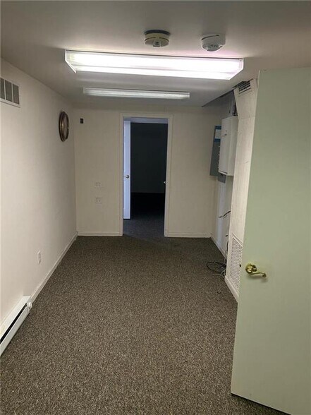 More Photos Of 1710 MacArthur Rd, Whitehall Storefront Retail Office For Lease