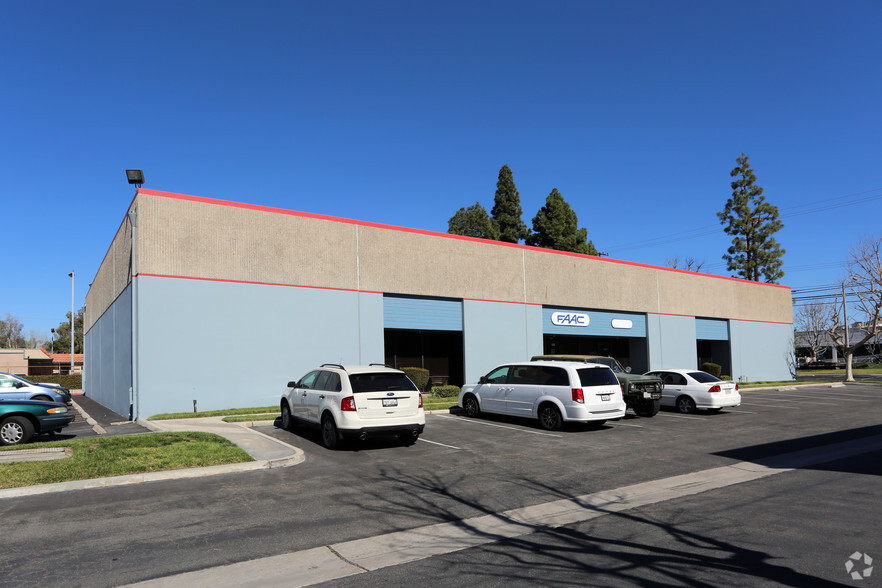 Primary Photo Of 351-357 S Acacia Ave, Fullerton Warehouse For Lease