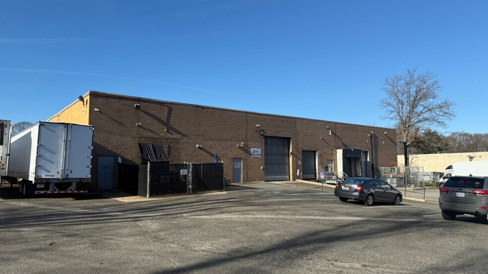 More Photos Of 50 Constance Ct, Hauppauge Warehouse For Lease