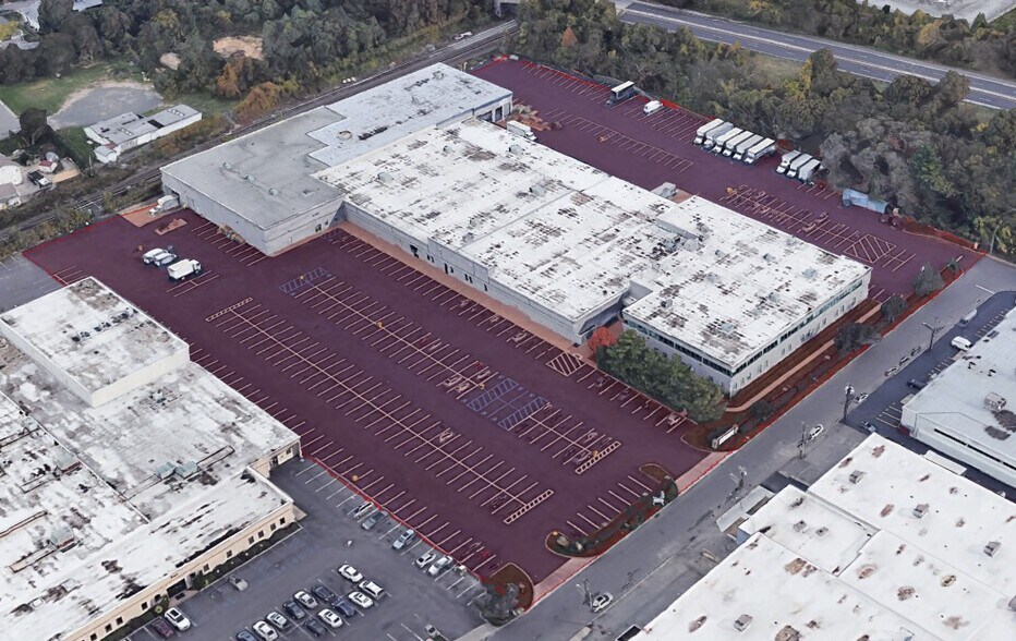 More Photos Of 123 Frost St, Westbury Industrial For Sale