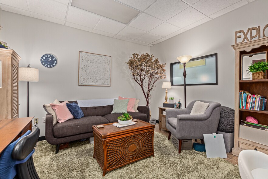 More Photos Of 1455 W Elliot Rd, Gilbert Unknown For Lease