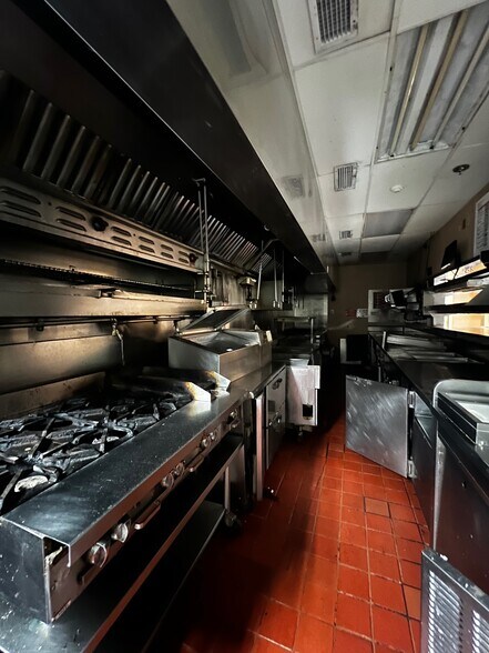 More Photos Of 407 Hackensack Ave, Hackensack Restaurant For Lease