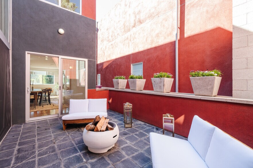 More Photos Of 1320 Abbot Kinney Blvd, Venice Loft Creative Space For Sale