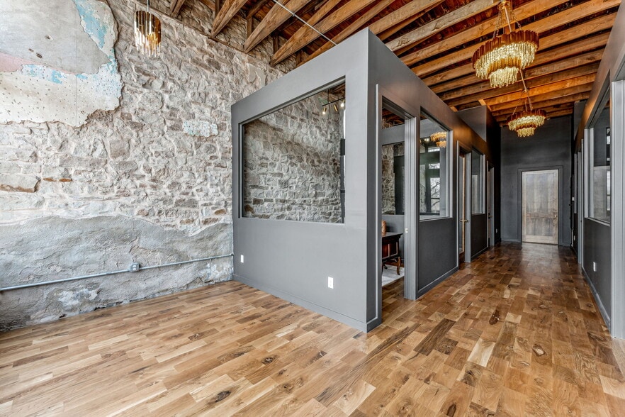 More Photos Of 104 S Kickapoo St, Lipan General Retail For Lease