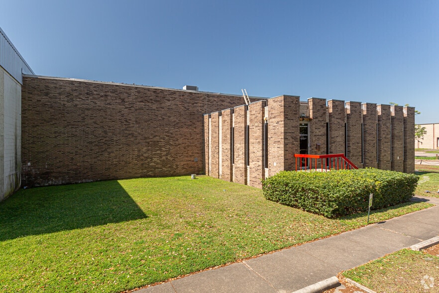 Primary Photo Of 134 Brookhollow Esplanade, New Orleans Warehouse For Sale