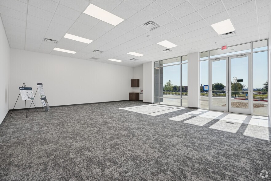 More Photos Of 3210 N Central Expy, McKinney Unknown For Lease