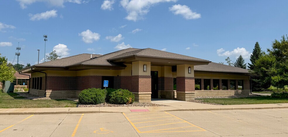 Primary Photo Of 3310 E Euclid Ave, Des Moines Medical For Sale