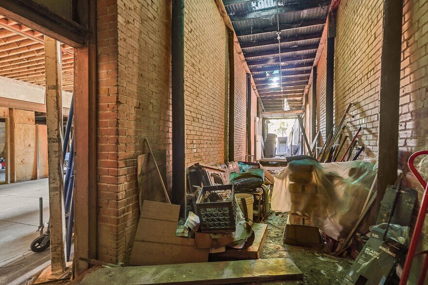 More Photos Of 125 S Waco St, Hillsboro Office For Lease