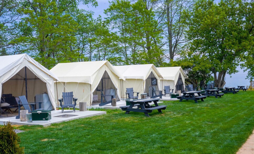 More Photos Of 349 Wellington Main St, Prince Edward Hotel For Sale