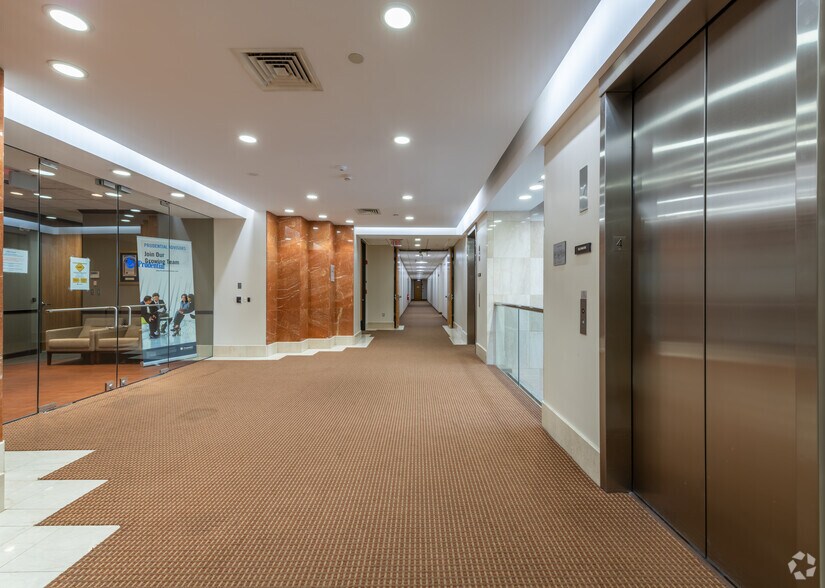 More Photos Of 101 Edgewater Dr, Wakefield Unknown For Lease