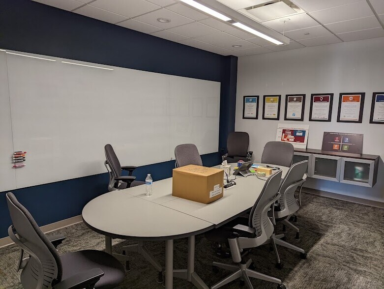 More Photos Of 34 Schroeder Ct, Madison Office For Lease