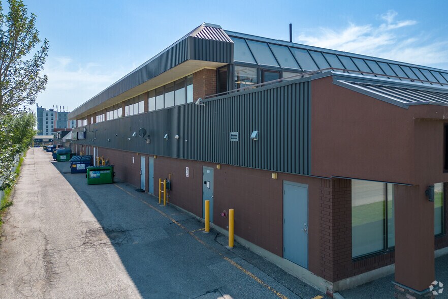 More Photos Of 5010 4th St NE, Calgary Storefront Retail Office For Lease