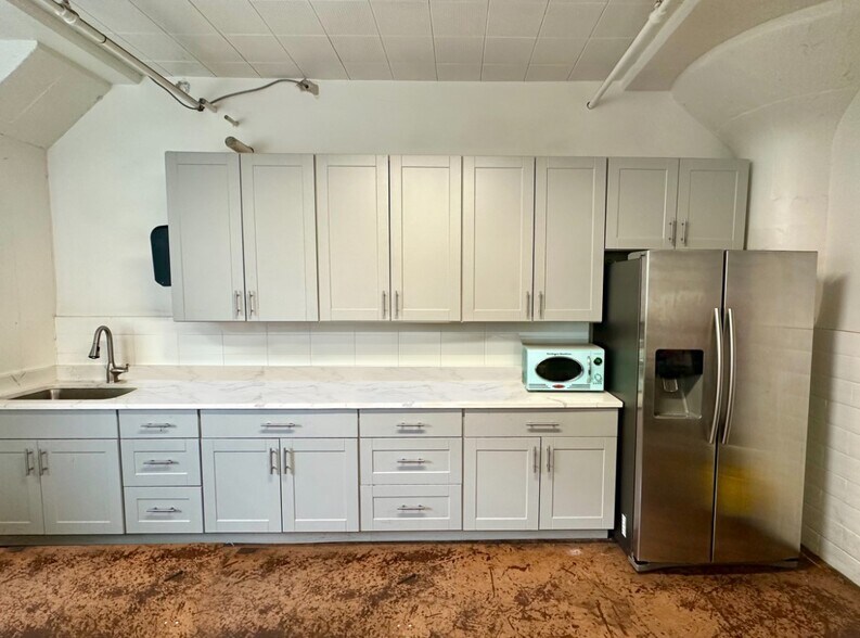 More Photos Of 1729 N 2nd St, Minneapolis Flex For Lease