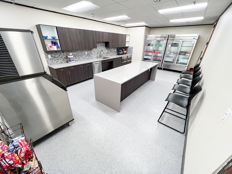 More Photos Of 500 W Illinois Ave, Midland Office For Lease