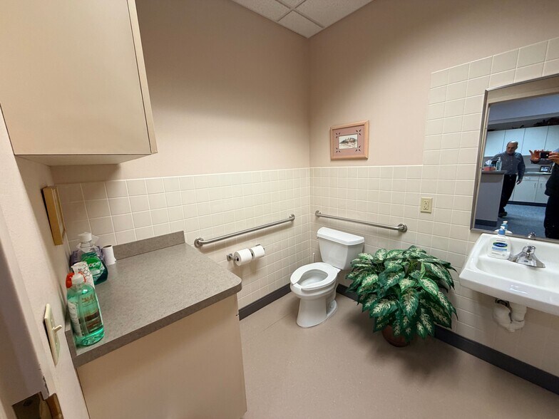 More Photos Of 50 27th St W, Billings Office For Lease